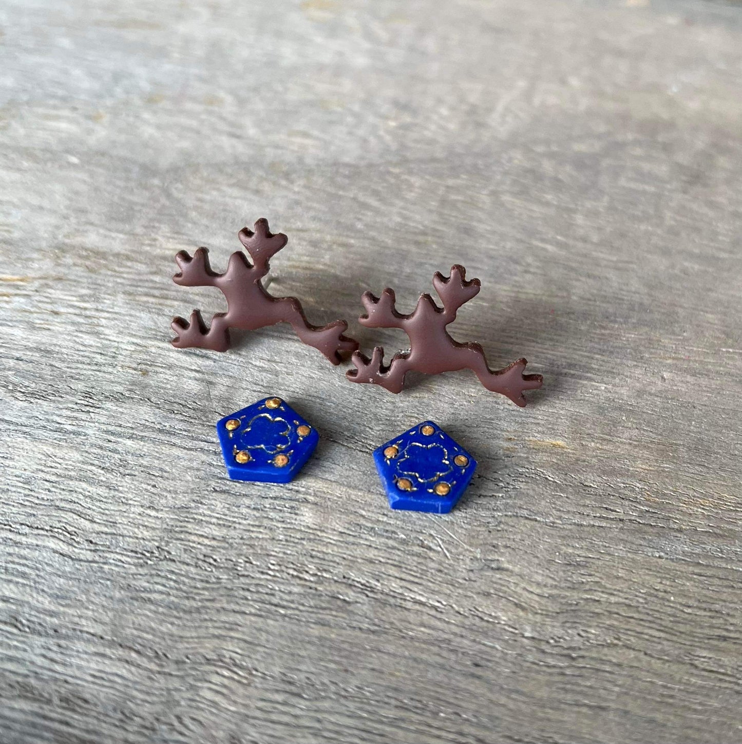 Chocolate Frog Stud Set